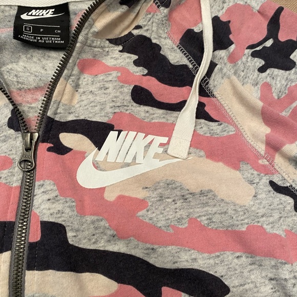 Nike Light-weight Pink, Cream & Black Camo Zip Up - Small - Picture 3 of 9